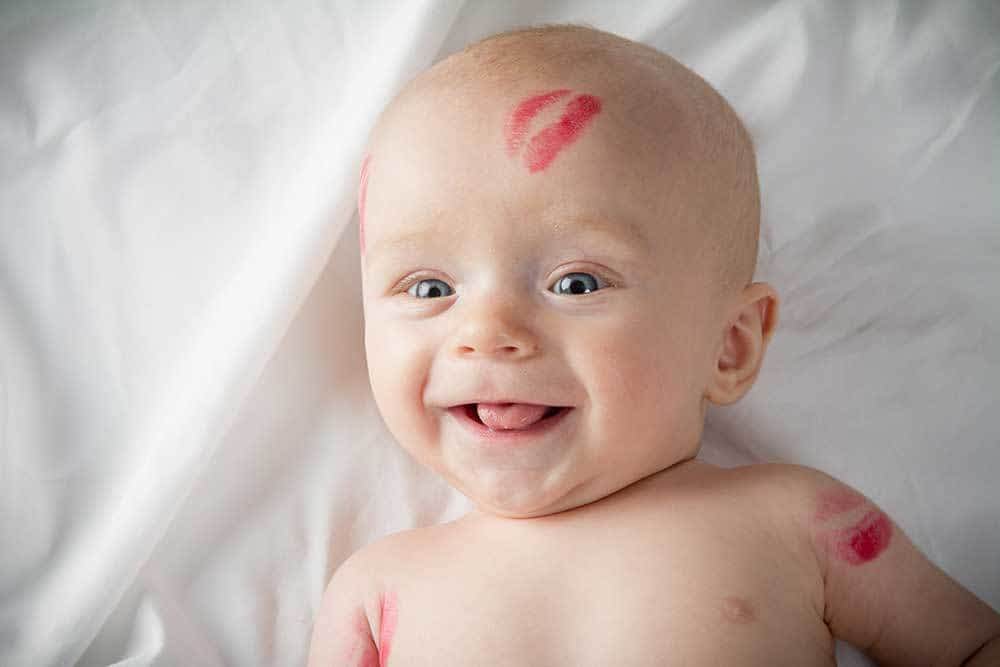 Newborn-Photography-with-lipstick