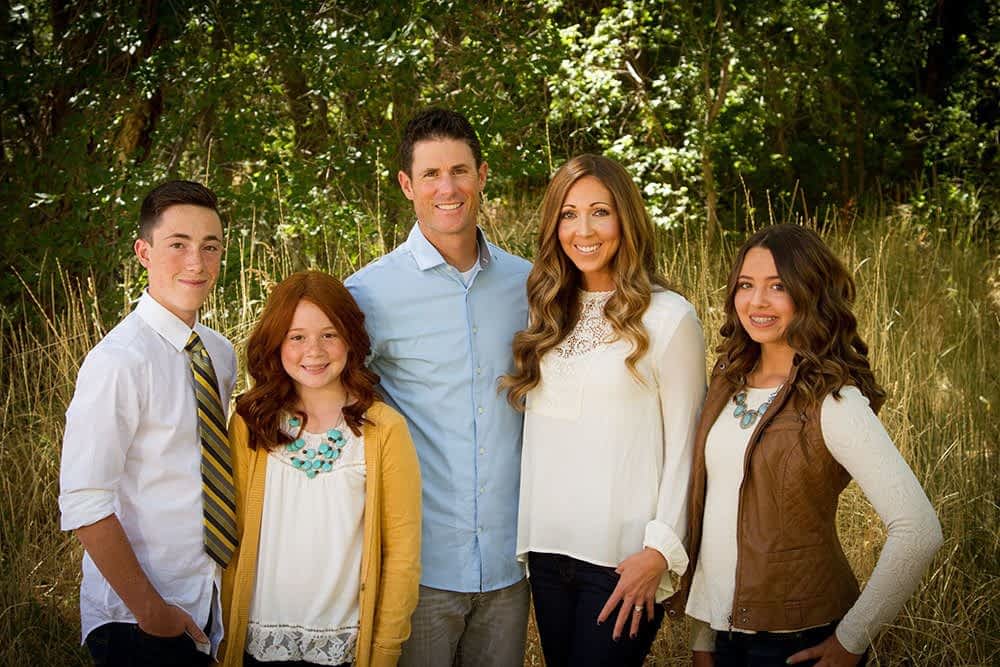 9099-ParryRuss4890 Fall family portrait with teenage kids