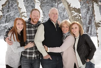 family-portrait-in-the-snow Winter Family Portrait