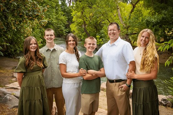 3892-Family-Summer- Ogden River